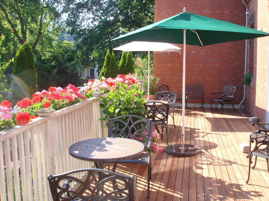 ساندويتش Belfry Inn And Bistro المظهر الخارجي الصورة