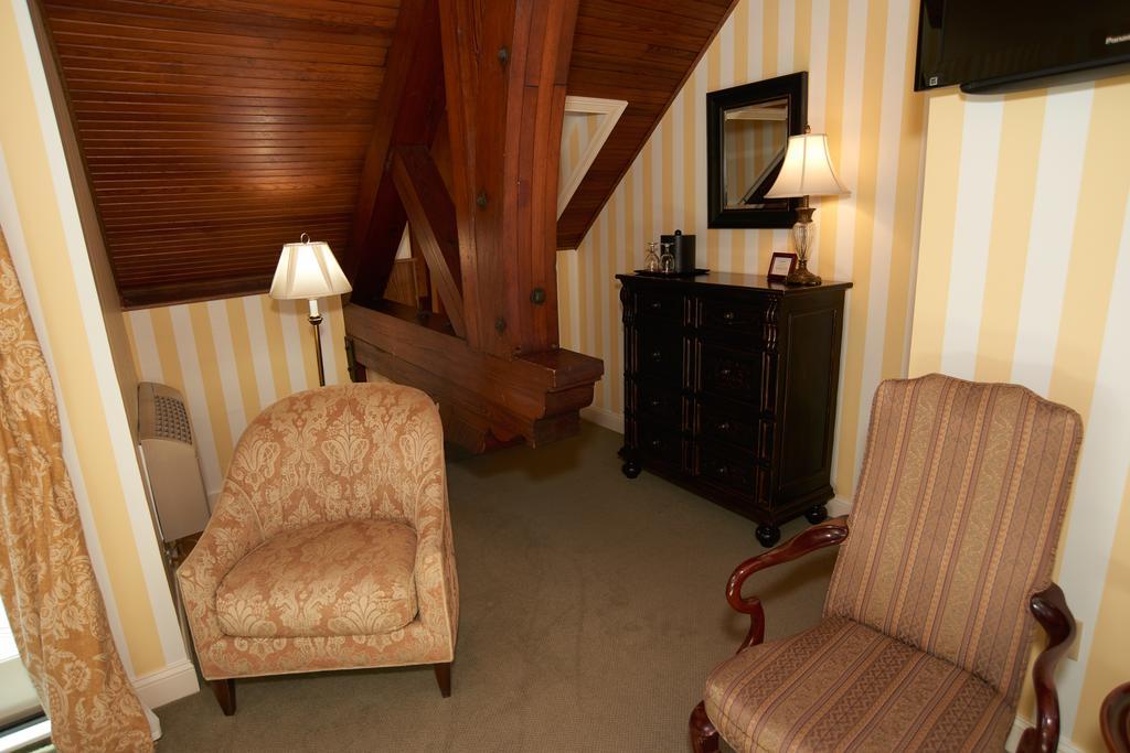 ساندويتش Belfry Inn And Bistro المظهر الخارجي الصورة