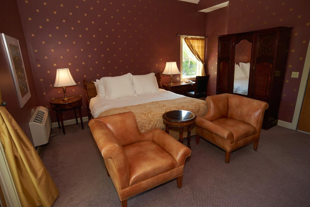 ساندويتش Belfry Inn And Bistro المظهر الخارجي الصورة