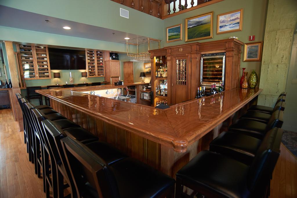 ساندويتش Belfry Inn And Bistro المظهر الخارجي الصورة