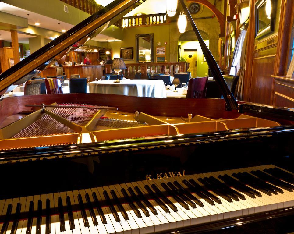 ساندويتش Belfry Inn And Bistro المظهر الخارجي الصورة