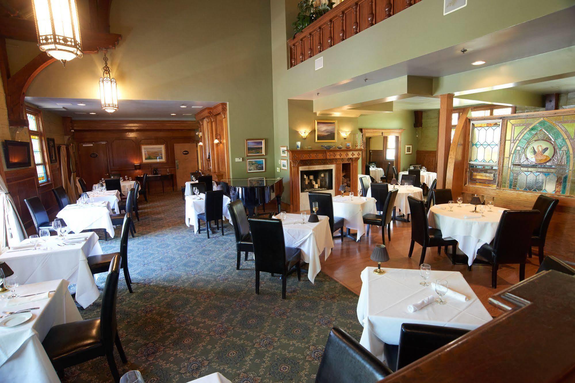 ساندويتش Belfry Inn And Bistro المظهر الخارجي الصورة