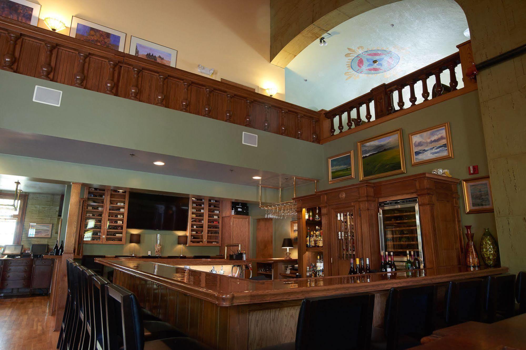 ساندويتش Belfry Inn And Bistro المظهر الخارجي الصورة