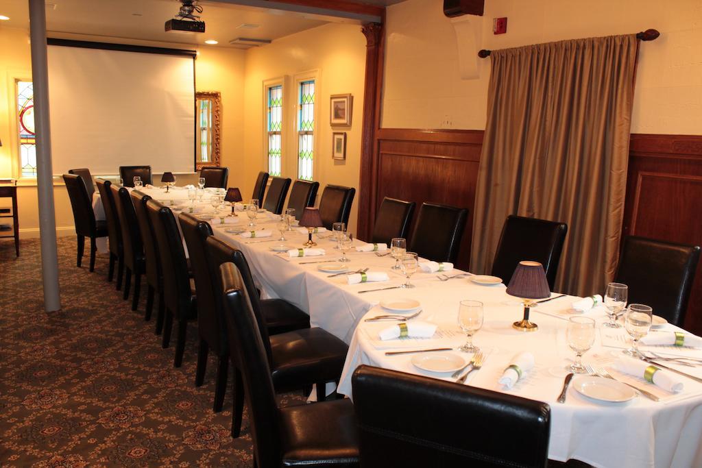 ساندويتش Belfry Inn And Bistro المظهر الخارجي الصورة