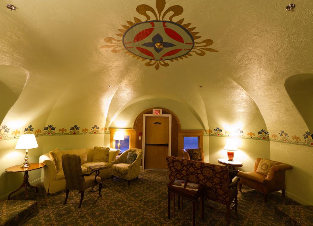 ساندويتش Belfry Inn And Bistro المظهر الخارجي الصورة