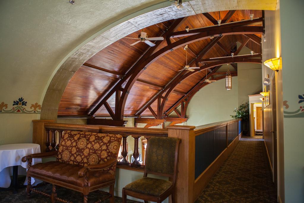 ساندويتش Belfry Inn And Bistro المظهر الخارجي الصورة