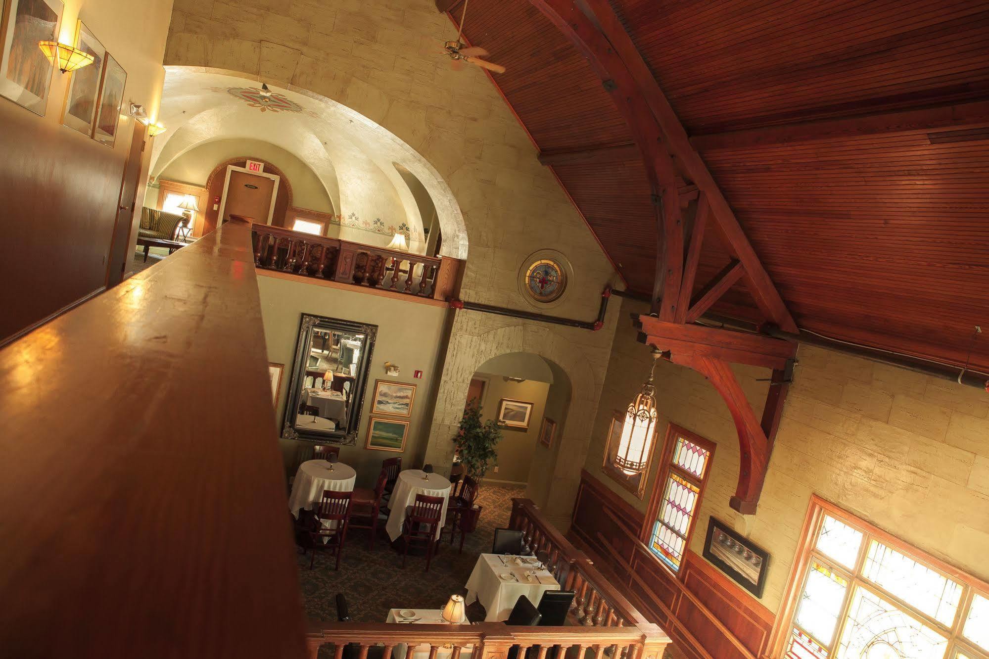 ساندويتش Belfry Inn And Bistro المظهر الخارجي الصورة