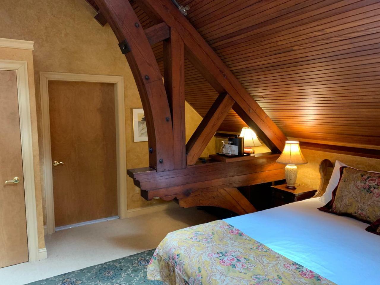 ساندويتش Belfry Inn And Bistro المظهر الخارجي الصورة